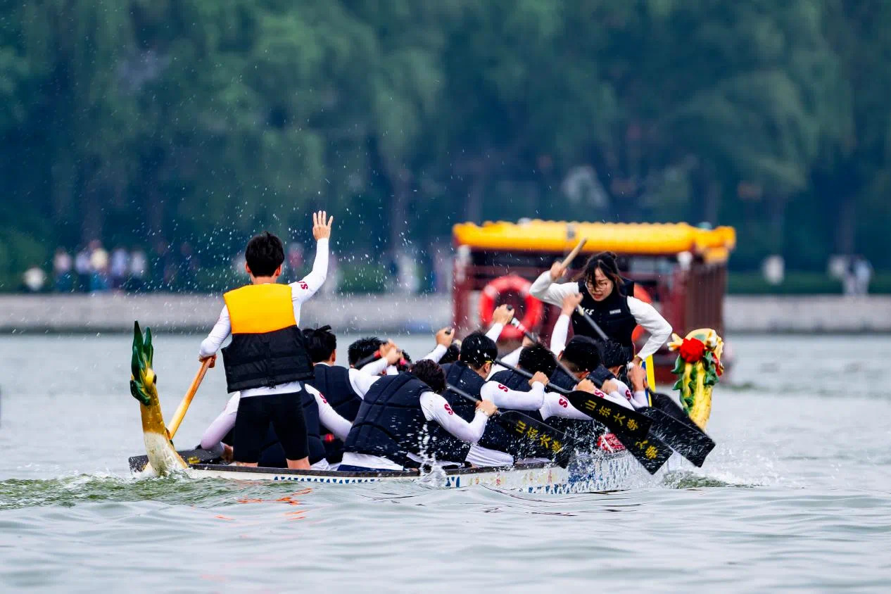 Shandong University Teams Excel at Daming Lake Dragon Boat Race