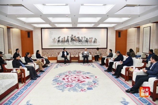 Ren Youqun Meets Guests from Nanyang Technological University