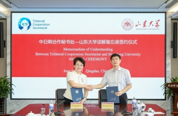 Secretary-general of Trilateral Cooperation Secretariat Visits SDU Qingdao Campus