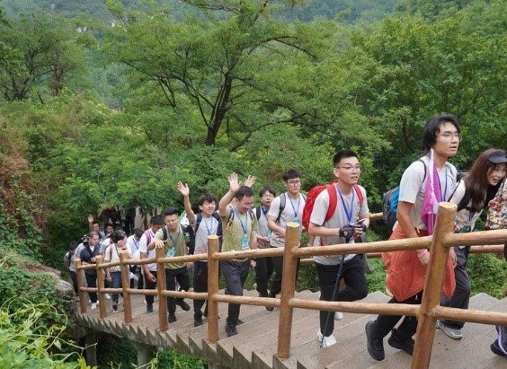 Shandong University Hosts Hiking Campaign on Yishan Mountain