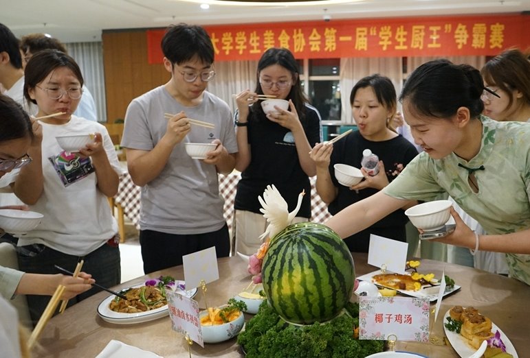 Shandong University Hosts First Student Cooking Competition