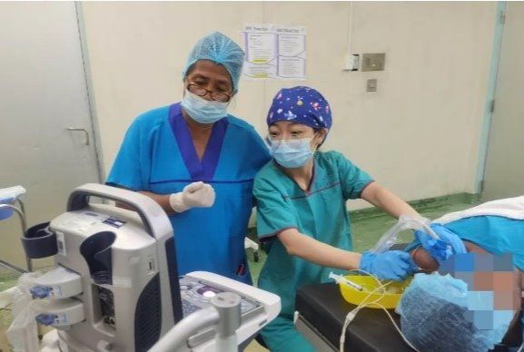 Chinese Medical Team Saves a Life in Kiribati